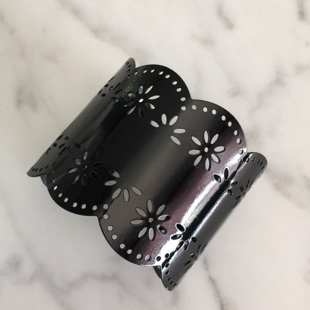 A statement bangle for summer! Elegant black enameled bracelet cuff